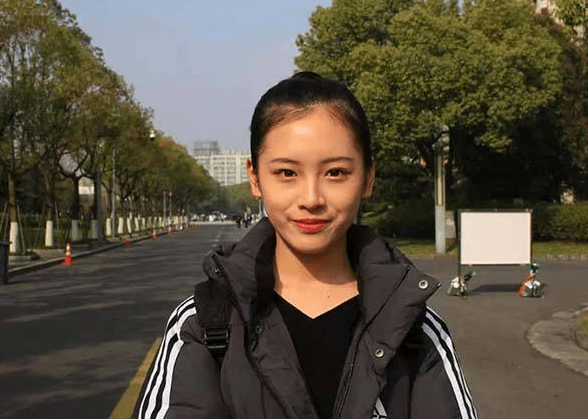 看浙江传媒学院艺考现场，不由得心生感慨，男生比女生还“精致”