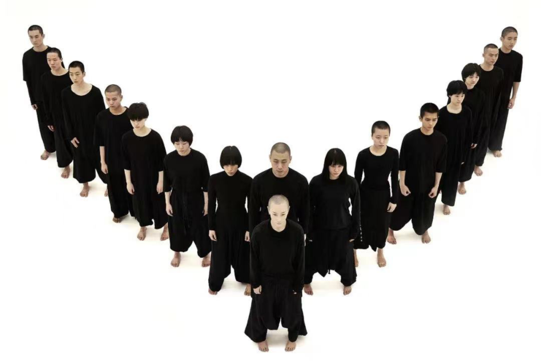 净亏损近4000万，股价离最高点下滑90%，杨丽萍的舞团撑不下去了