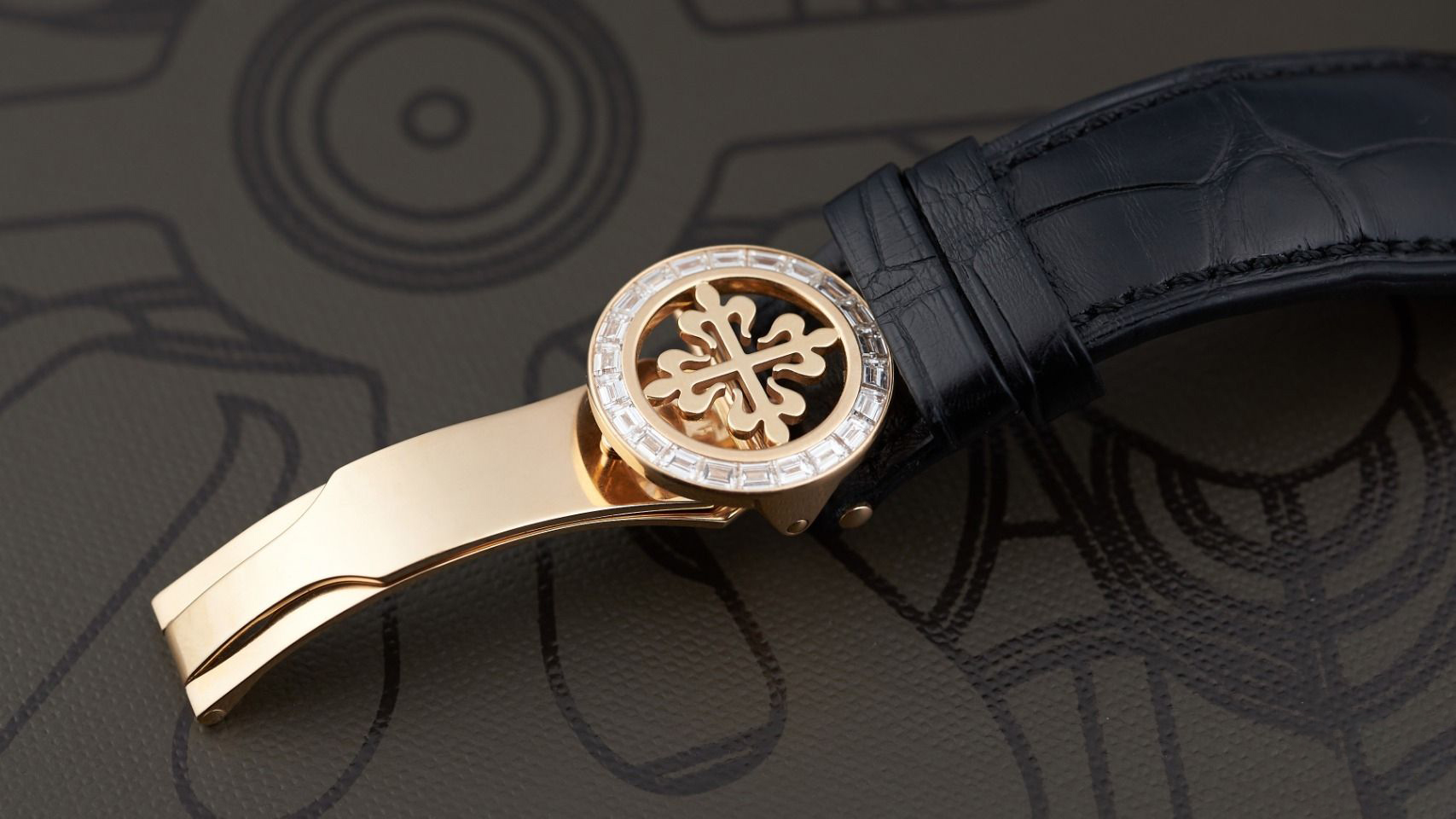 手表中的"蓝血贵族",一块拍出2.17亿!百达翡丽凭什么这么贵?