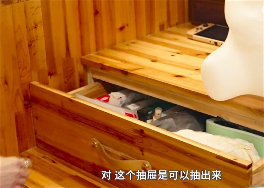 上海姑娘住30㎡居室，却每天睡在壁橱里？看后发觉这样的家很温馨