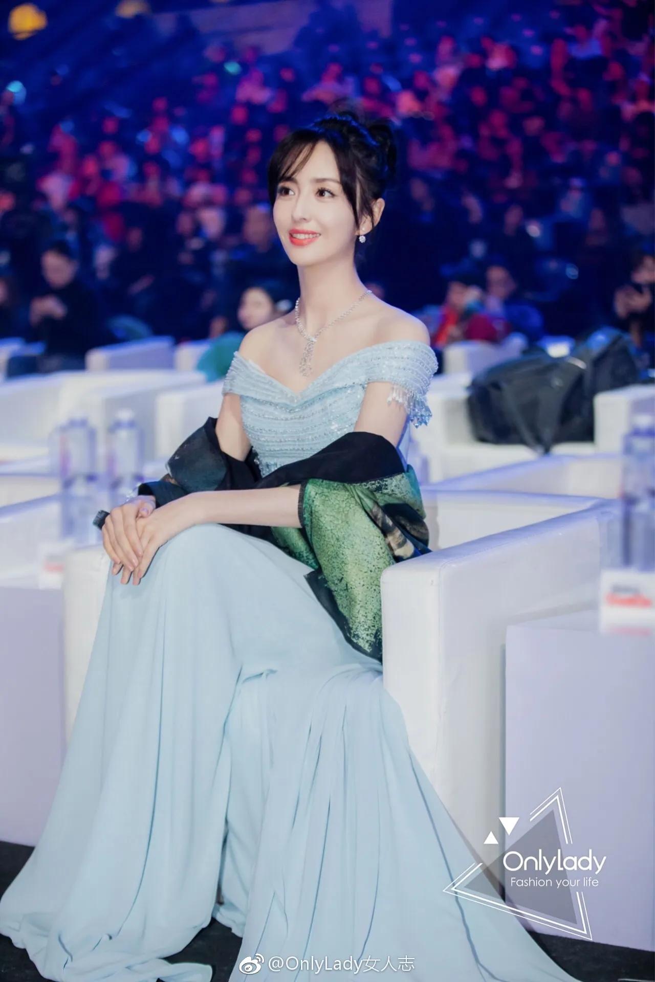 明星系列：佟丽娅，一个美丽的锡伯族姑娘，短发太迷人了