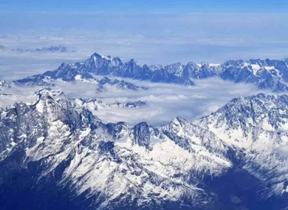青藏高原地区的夏季大气运动热源在上世纪五十年代被人们发现之后,不