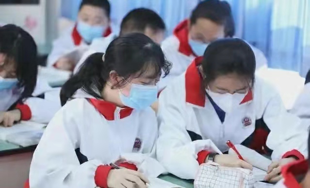 黑龙江又有疫情，两个地区的中小学停课，家长心情复杂