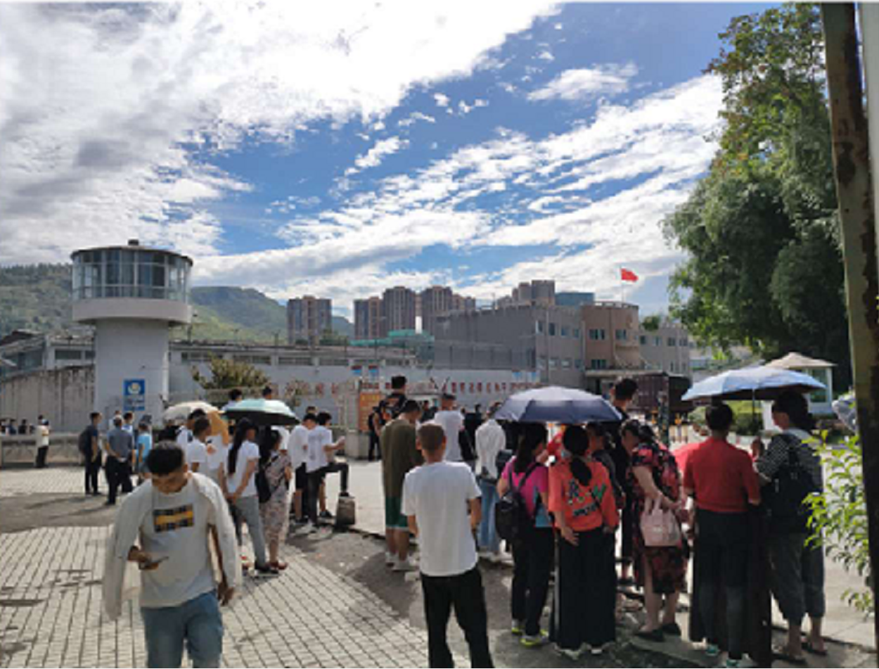 2020年，刺死霸凌者的15岁陈泗翰出狱，出狱前提出：别牵扯班主任