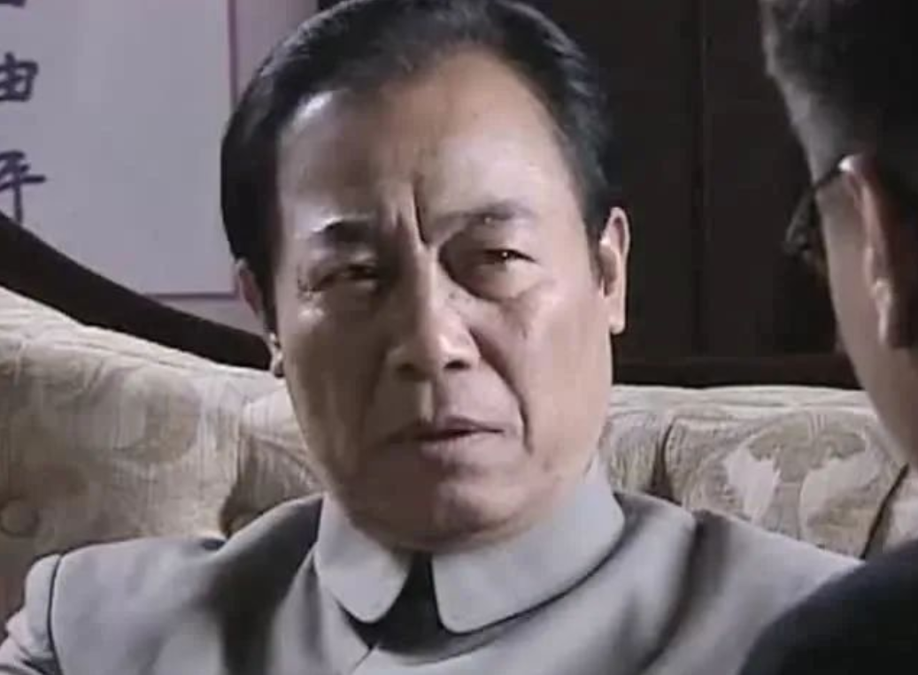 冯恩鹤：做了12年宝爸，《潜伏》让他大火，74岁的他现状怎样？