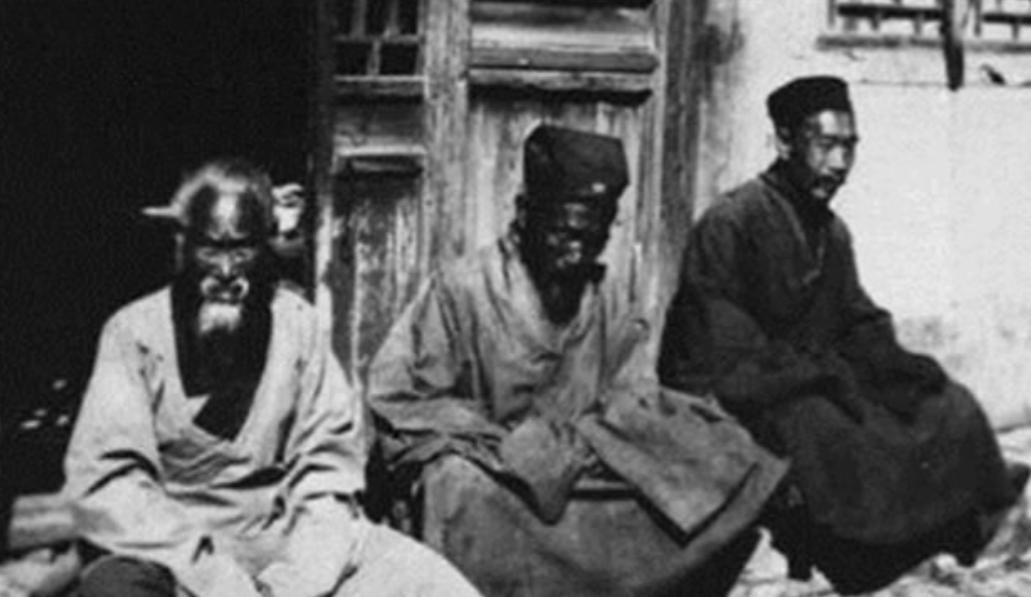 1946年，北京白云观住持，为何被36位道士，绑在树上活活烧死？
