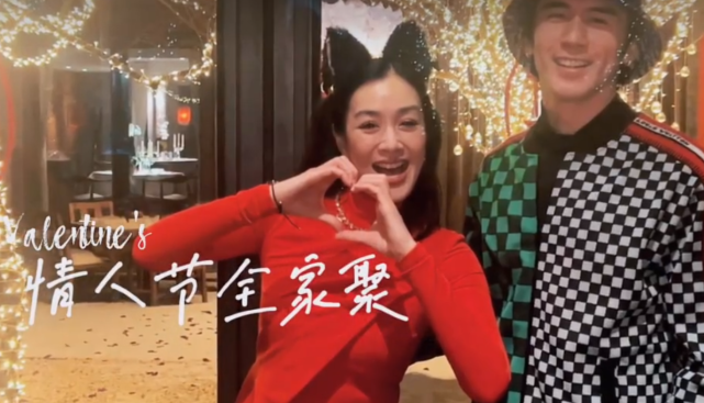 钟丽缇和公婆一起过节，亲戚面前与张伦硕互相投喂亲吻，秀足恩爱