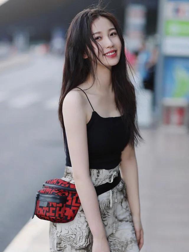 虞书欣美丽写真照