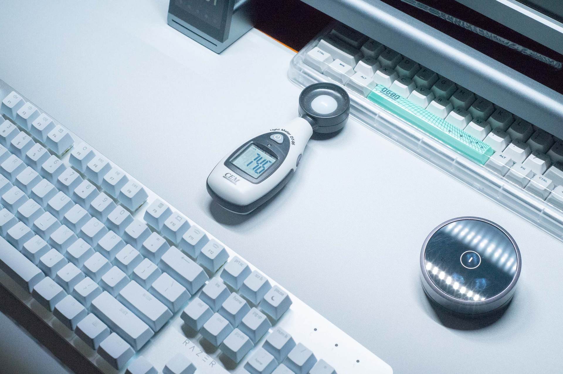 桌面改造 2.0，兼顾生产力与娱乐性的一体化空间