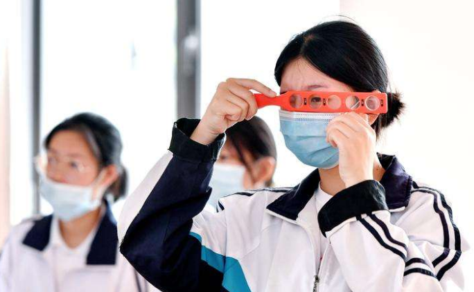 高考体检时，学生要全部脱光？高三党被吓坏，医生：我也不想看