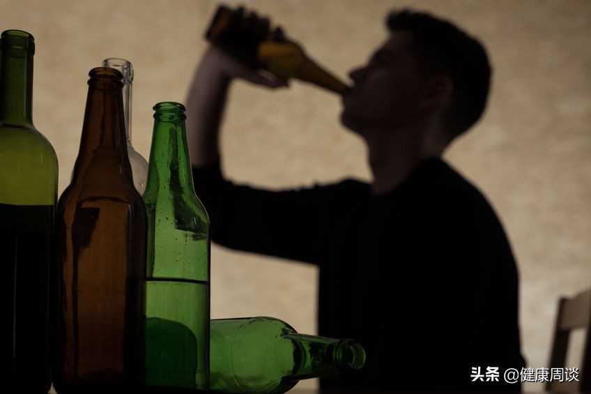 年龄越大越要戒酒？医生：是的，若无法戒酒，也应当注意这5点