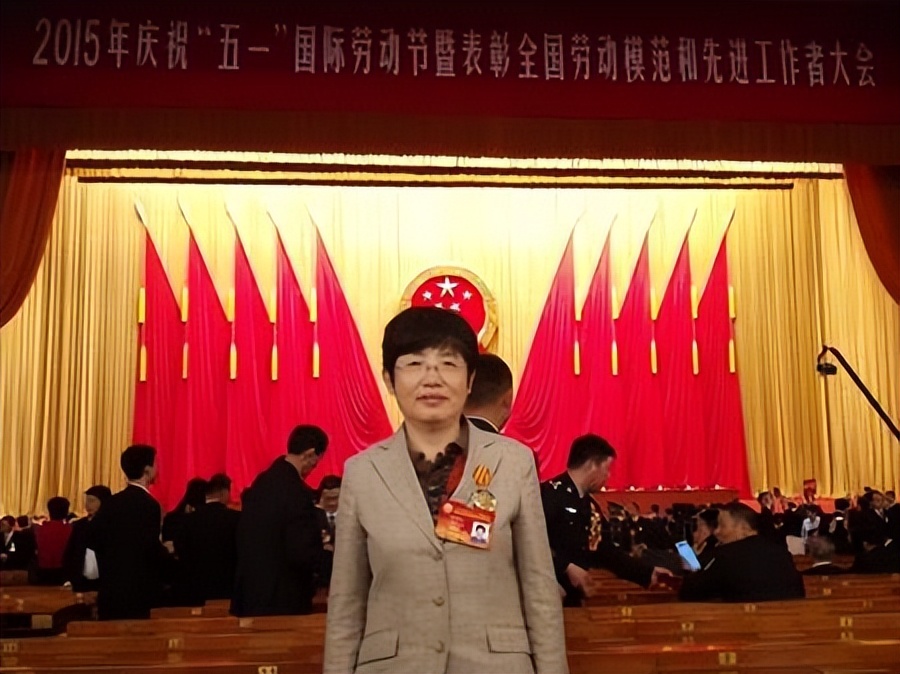 创全国第一，为航天器编织“玻璃翅膀”！这所大学7人集体获官方表彰！