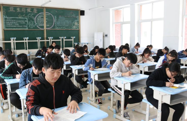 民办VS公办，孩子初中怎么选？入学三年后，学生实际情况给人答案