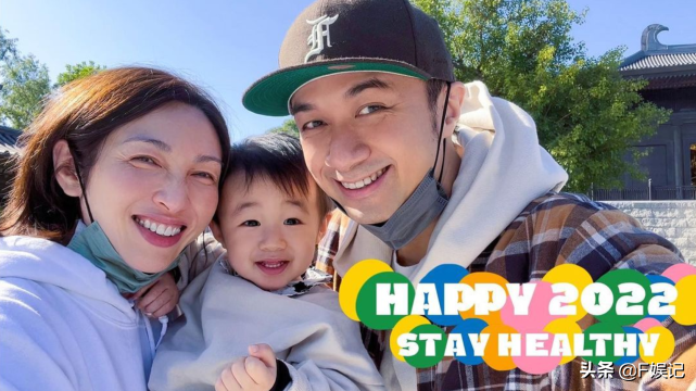 拍温馨全家福！太太生日古巨基首次亲手制作生日蛋糕、儿子则献吻
