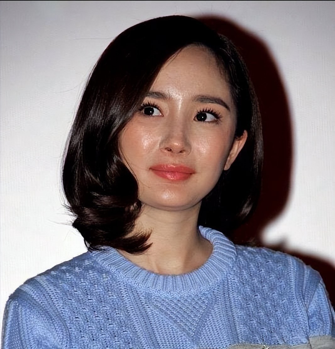 杨幂出道时惊为天人,如今却沟壑纵横,16年来她经历了些什么?