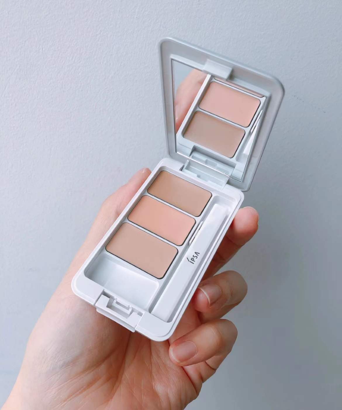 入化妆坑10年，断舍离了几十件化妆品，最后我只留下了这一套