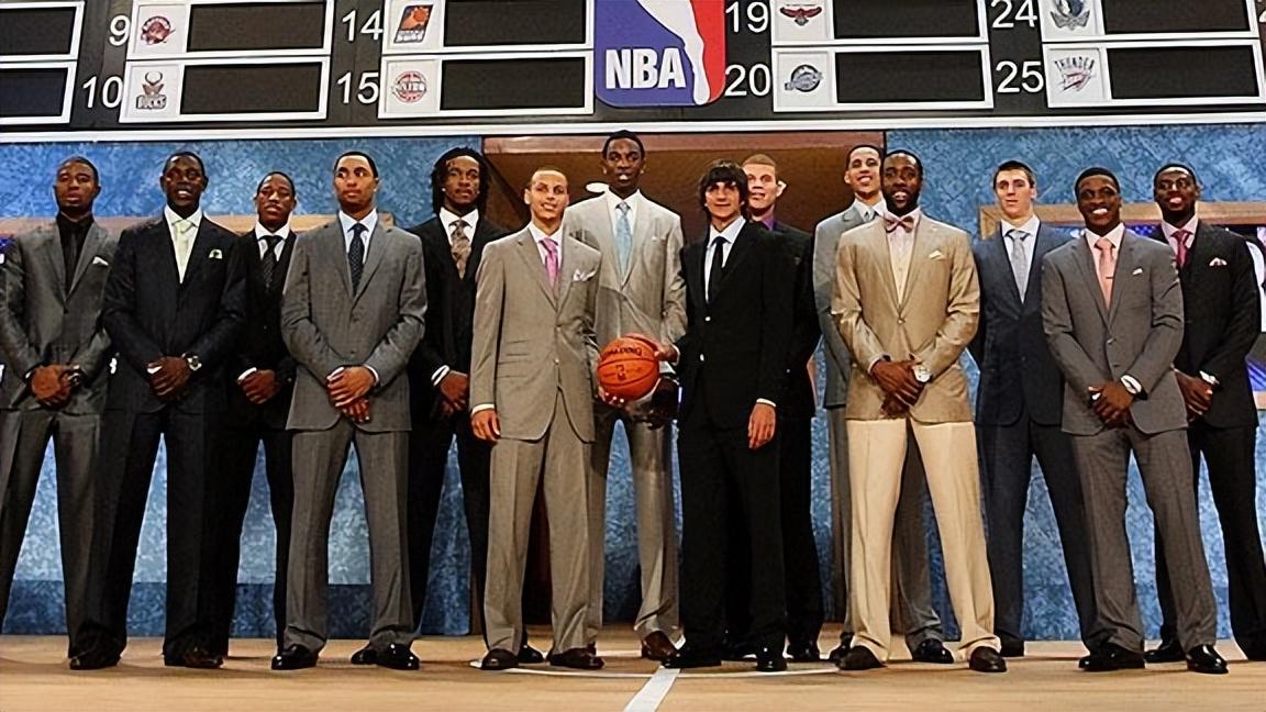 2003nba选秀名单(新世纪五届最强选秀大会：09库里哈登仅排第三，03白金第一无争议)