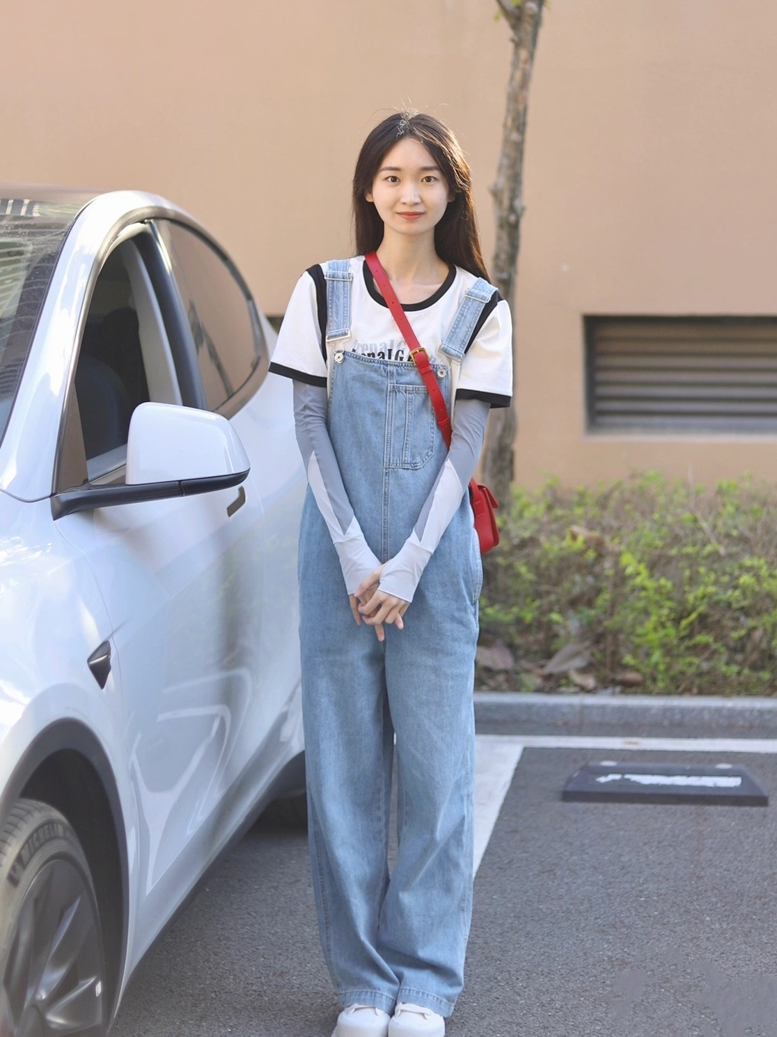 普通女孩穿衣无需复杂,温柔的简约风穿搭示范,简简单单看着舒服
