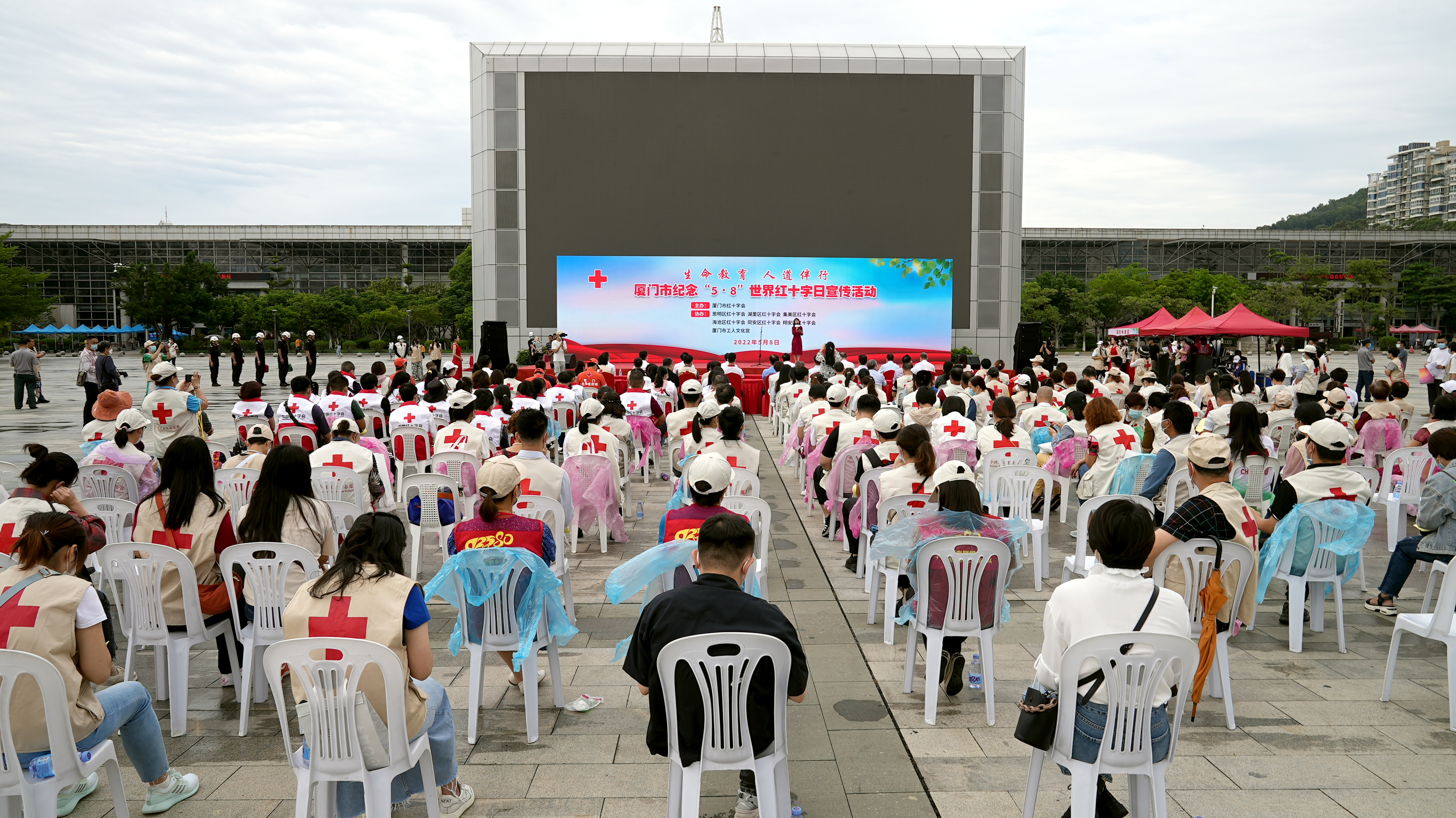 5.8世界红十字日 | 不二轩书画荣获“中国红十字奉献奖章”