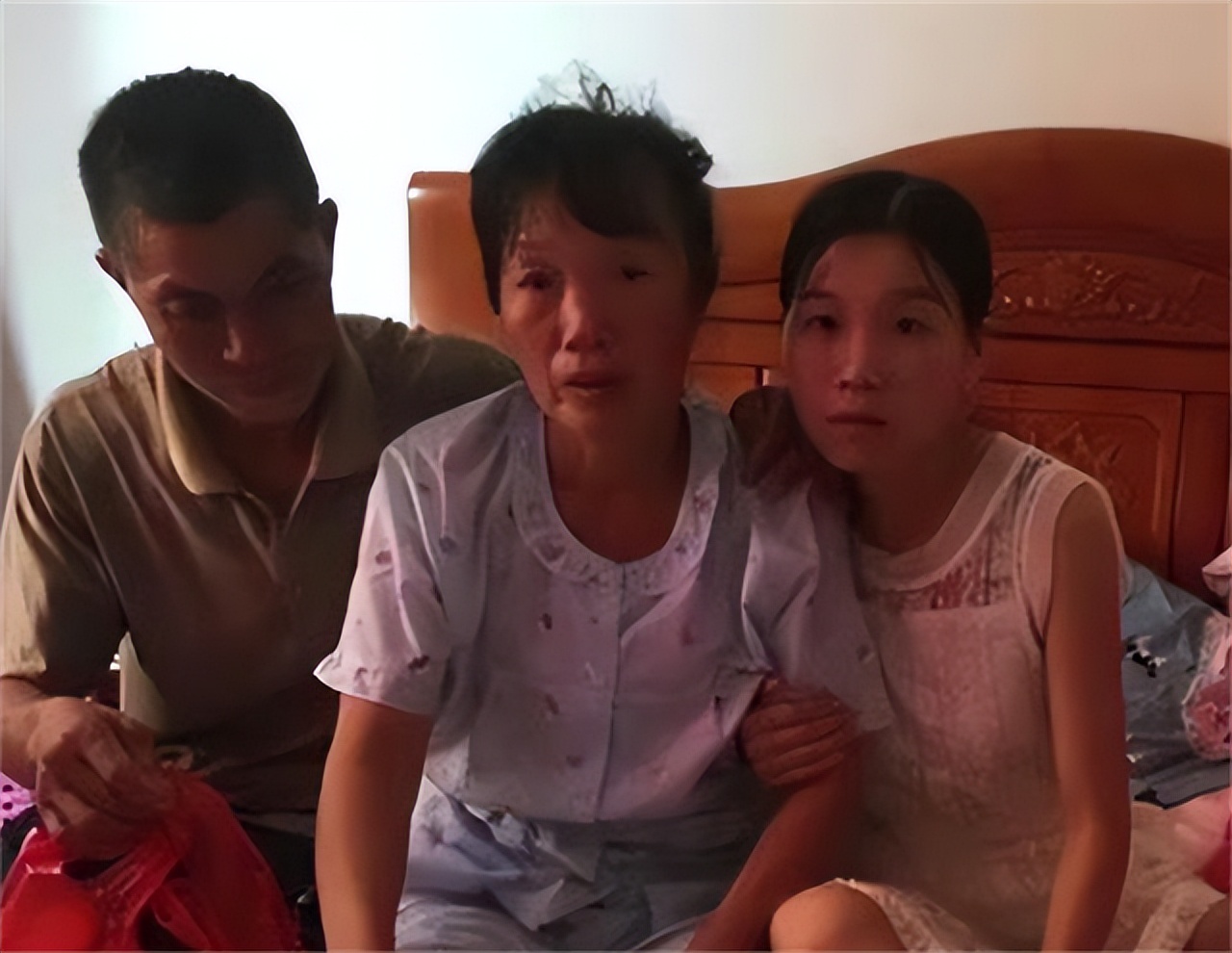 2003年，江西学子成高考状元大摆宴席，为何最后与父母失联9年？