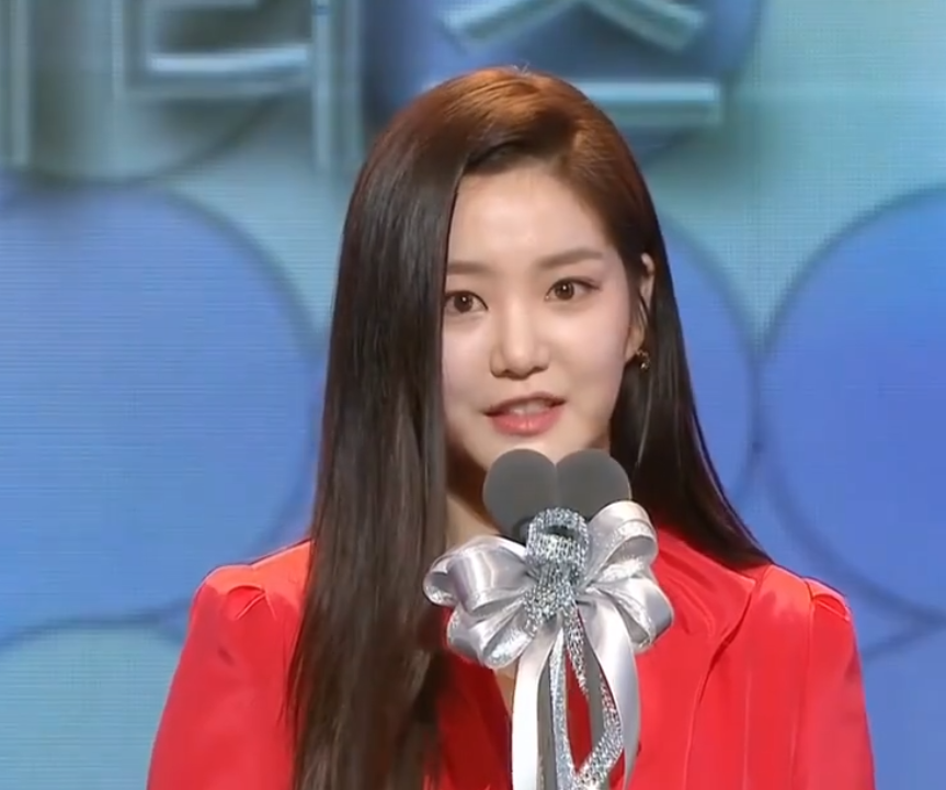 李侑菲：统一亚洲男人审美，父亲是韩国的富商，妹妹男友是李昇基