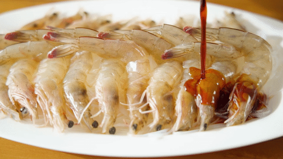 蒜蓉粉丝蒸大扇贝、生蚝、鲍鱼、大虾，百吃不厌的海鲜蒸菜