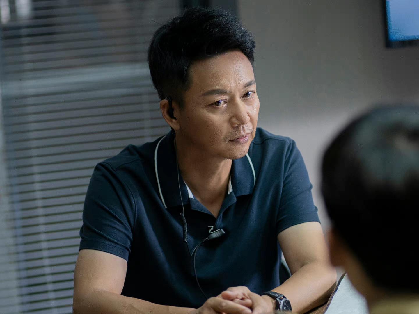 年轻时“平平无奇”，中年后魅力大增，这4位男演员越老越吃香