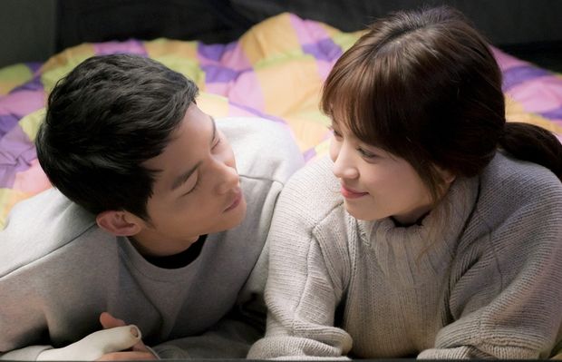 女子开车30公里，给老公前妻和女儿送饭：亲如一家人