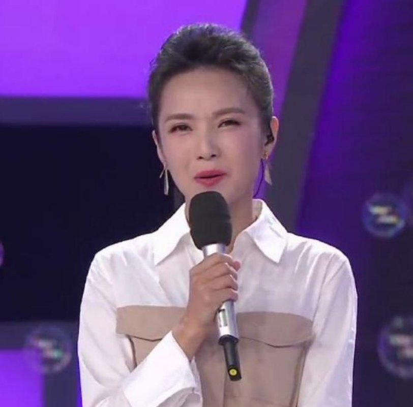 管彤：26岁进央视，41岁结婚，42岁当高龄产妇，今51岁被宠成公主