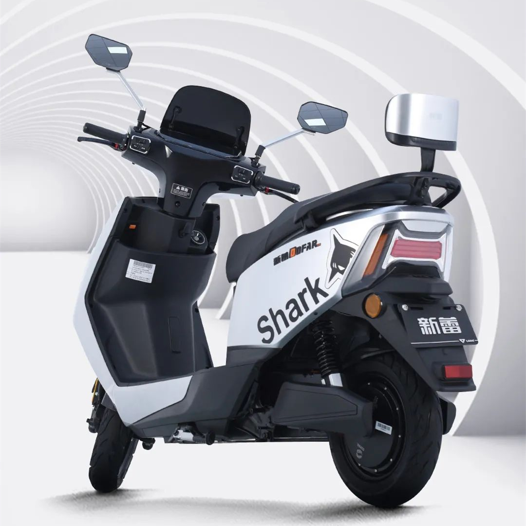 新蕾黑鲨系列t5电动车评测2000w电机大动力电池续航120公里