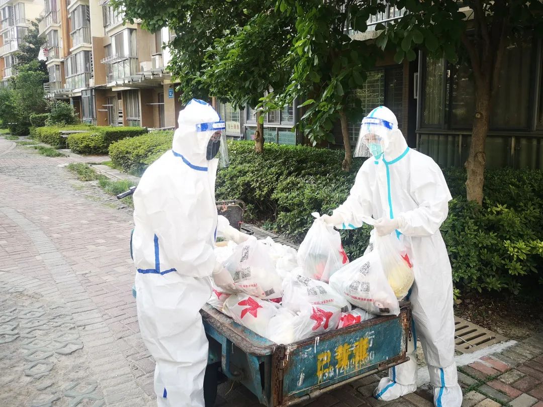 谁说站在光里的才算英雄