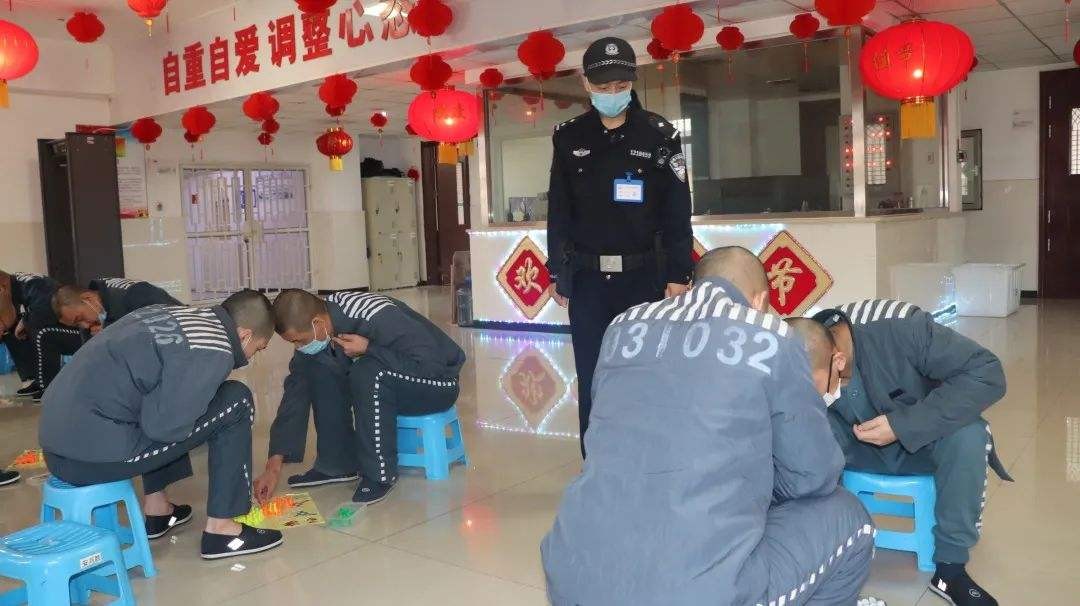 被判"无期徒刑"的犯人,每天在监狱里做什么?生活有啥盼头?