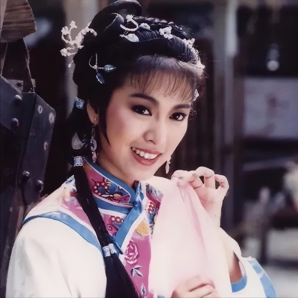 米雪:只恋爱不结婚,男友离世后带相片黄鹇眯,67岁