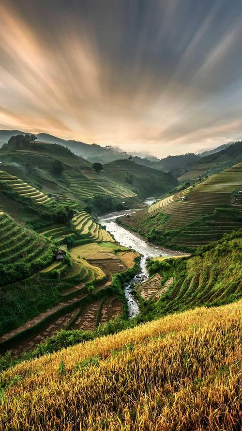 战胜内卷，拒绝躺平！高考作文参考范文《担大义，圆梦想》