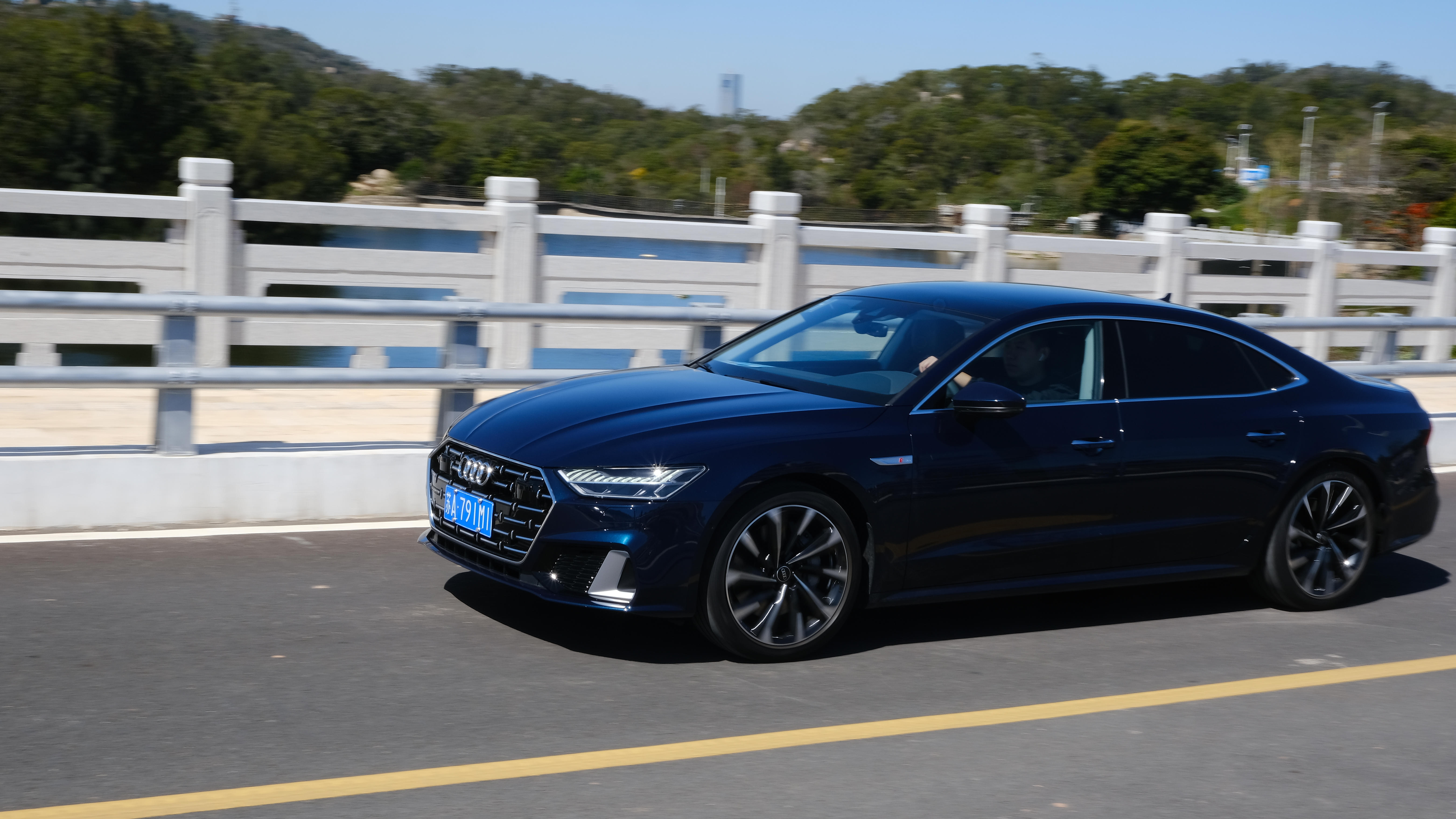 不止加了一个l试驾上汽奥迪a7l