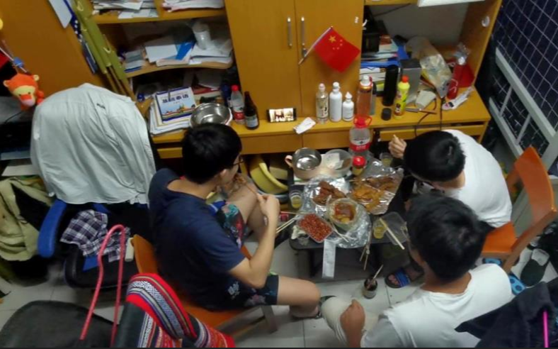 吃了亏才明白，大学宿舍也有“江湖”，太单纯容易被室友“拿捏”