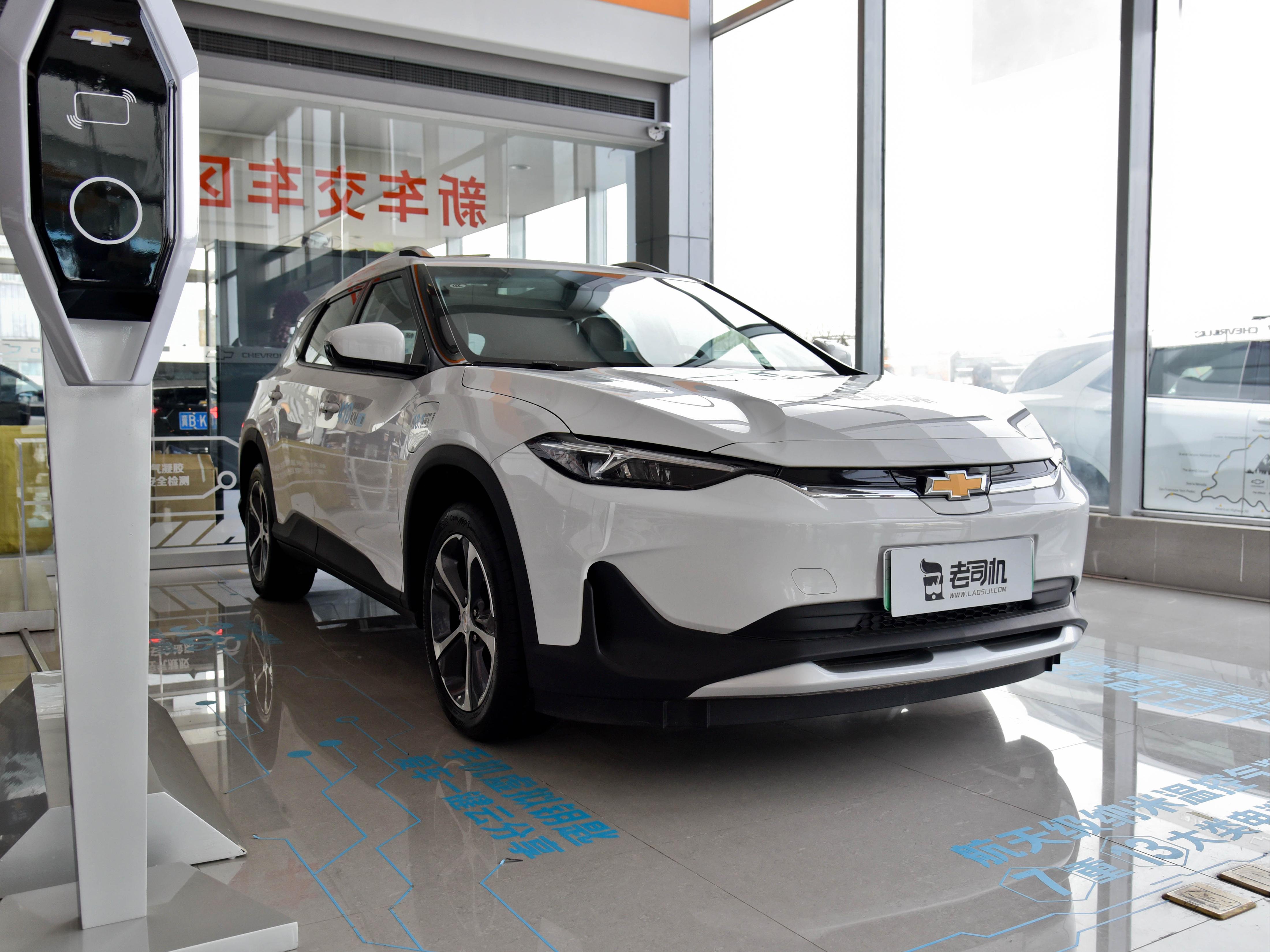 410km的纯电续航，自动大灯，后排大空间，实拍畅巡