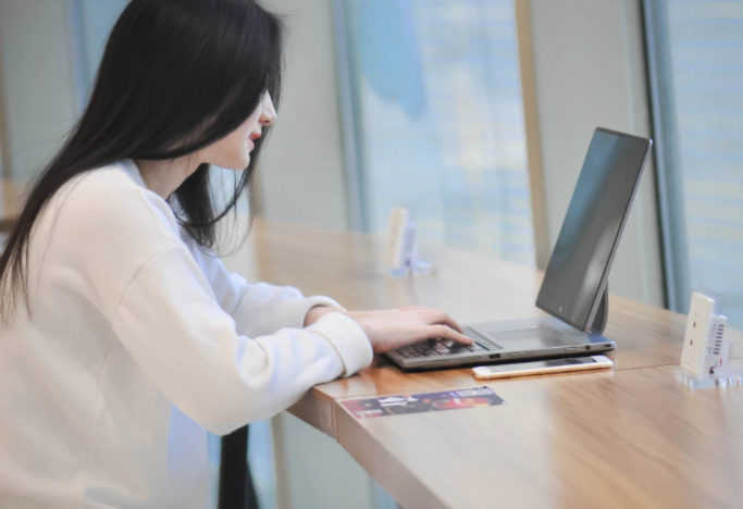 “女大学生”吃香的专业，未来10年收入可观，女学生最好留意一下