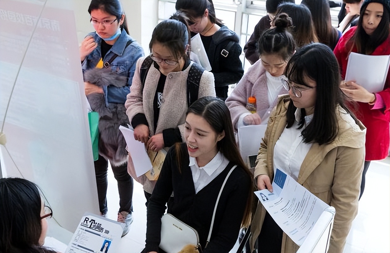 河北一所处境尴尬的大学，学霸看不上学渣考不上，就业前景却很好