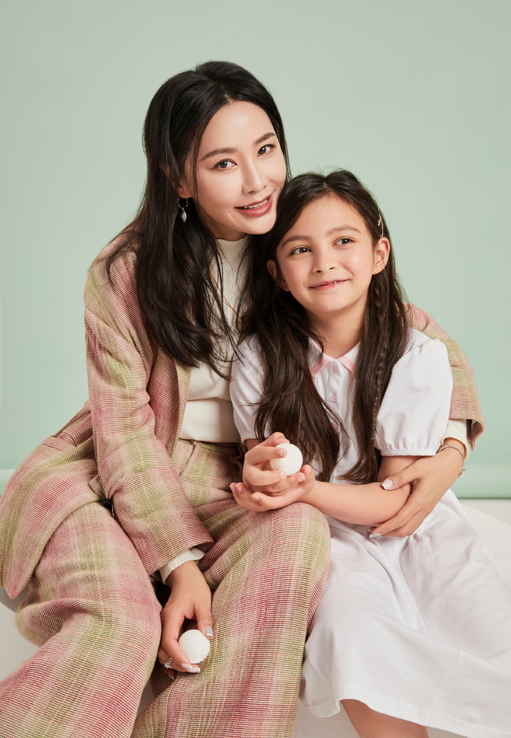 吴奇隆前妻分享亲子照，女儿和儿子乖巧可爱，向老公表白超浪漫