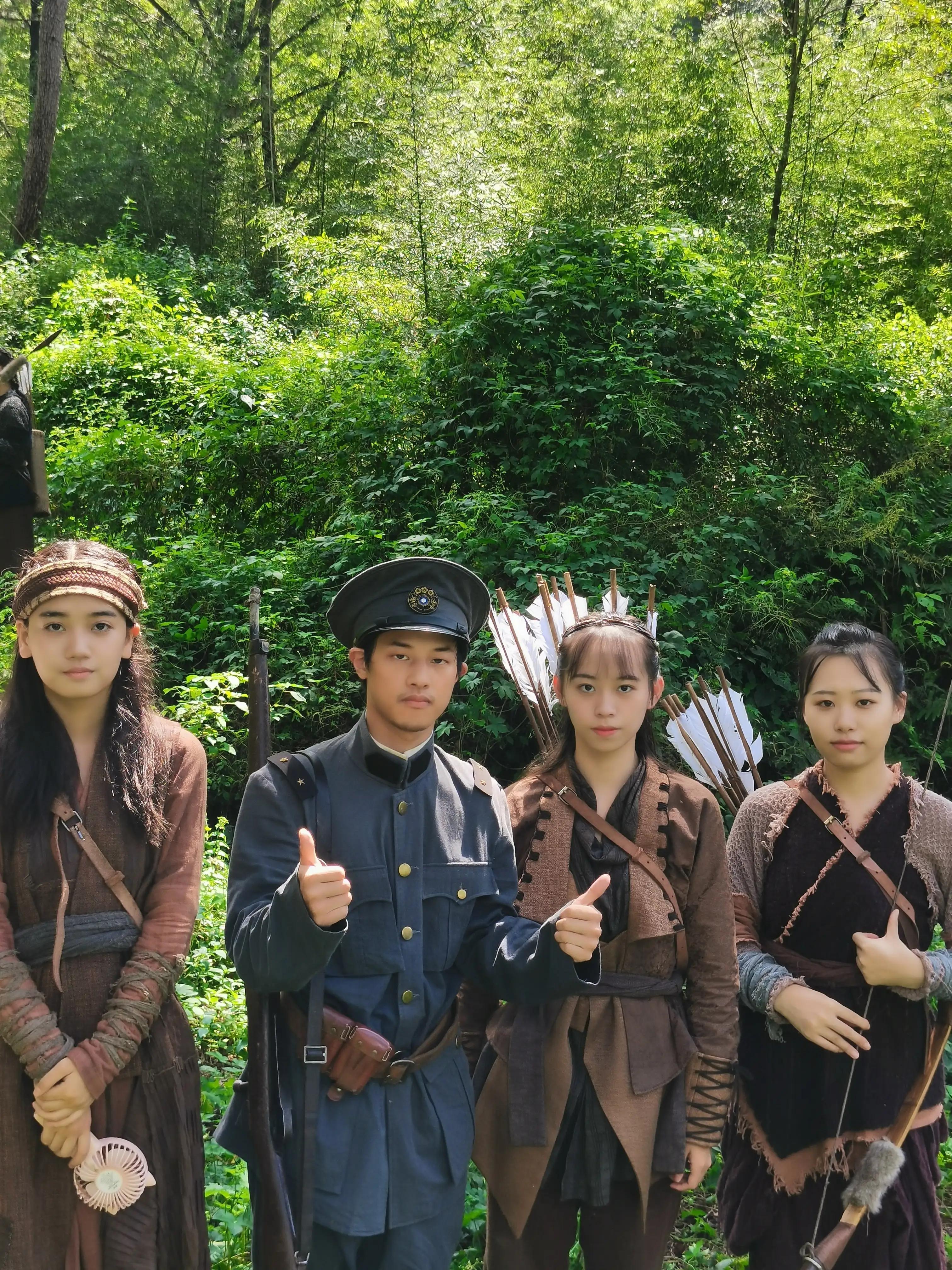 成龙郭麒麟，刘浩存新戏《龙马精神》元旦档跨年1%猫眼 拿联合私