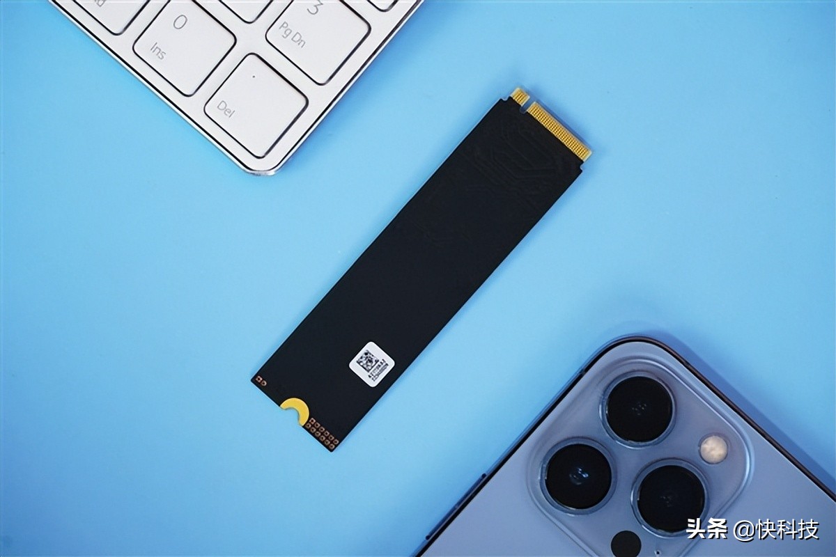 长江存储PC300 1TB版图赏：飚出3.9GB/s