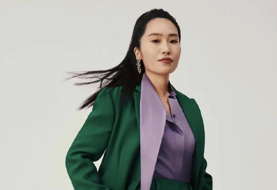 父亲是歪瓜裂枣，女儿却貌美如花？这10位星二代的长相好奇妙