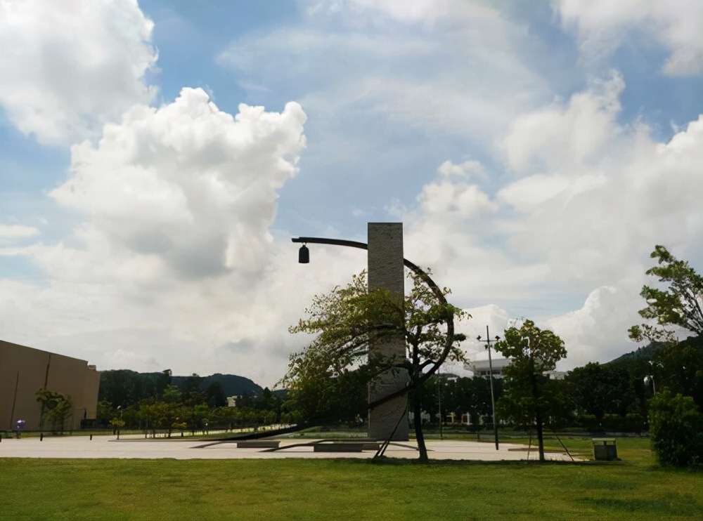 我国有1所性价比高的大学，四年学费私人给，毕业有机会进入国企