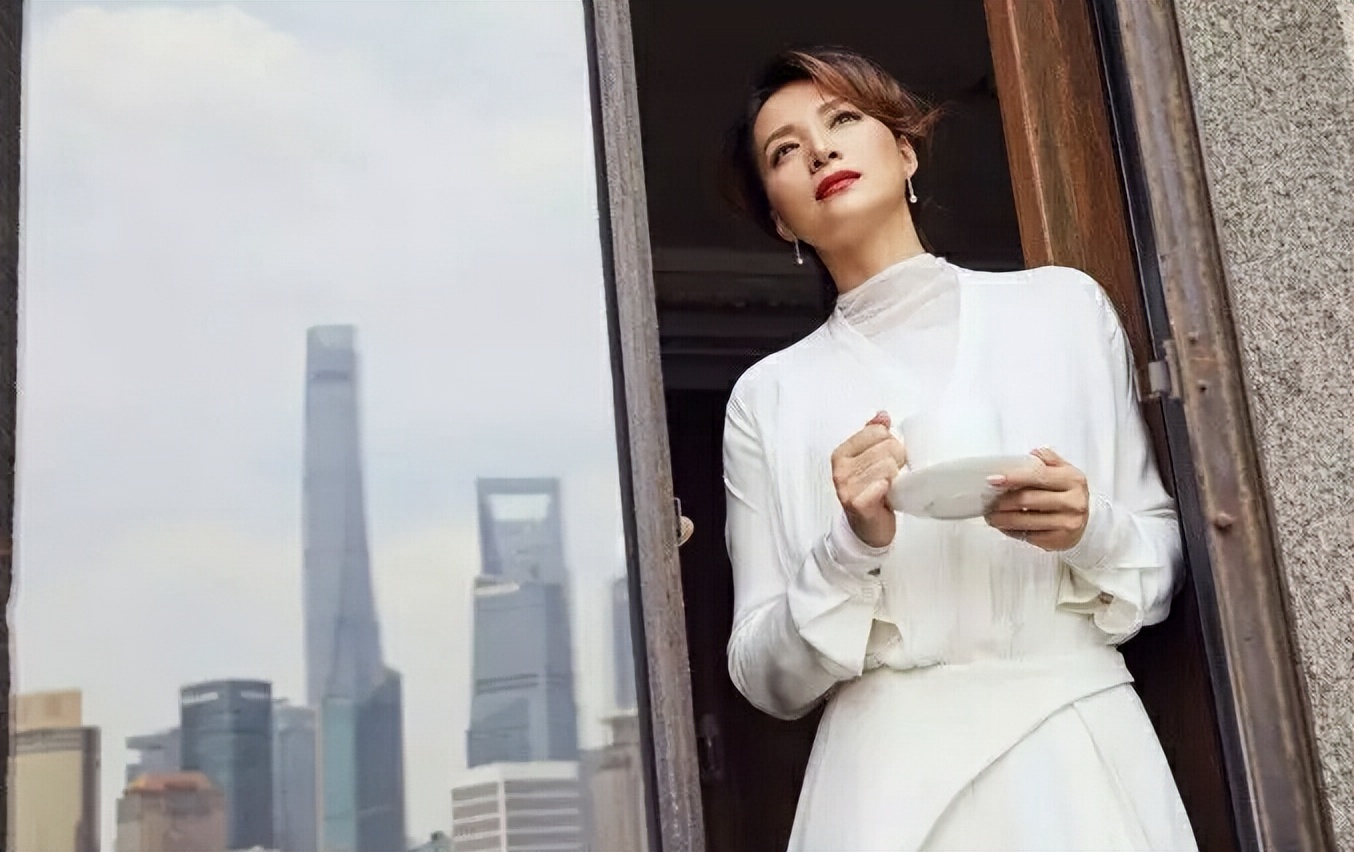 论“最美”主持只服这8位，气质脱俗、走路带风，谢娜等人算了吧