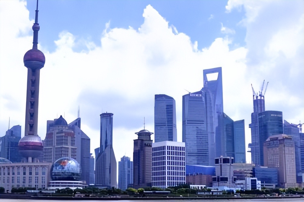 为什么年轻人怎么努力，也不属于上海，大学生究竟该怎么选择出路