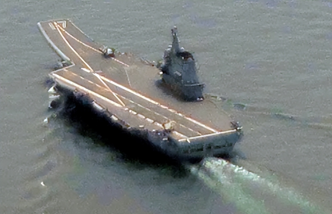 山東艦過台灣海峽，疑遭美軍驅逐艦一路尾隨，並被美軍機“鎖定”