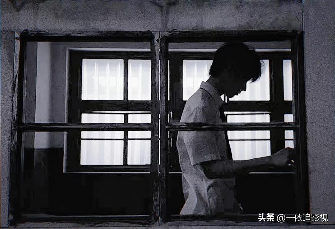 马嘉祺：侧颜白衬衫领带，审美在线，谁看了不说一句有点东西呢？