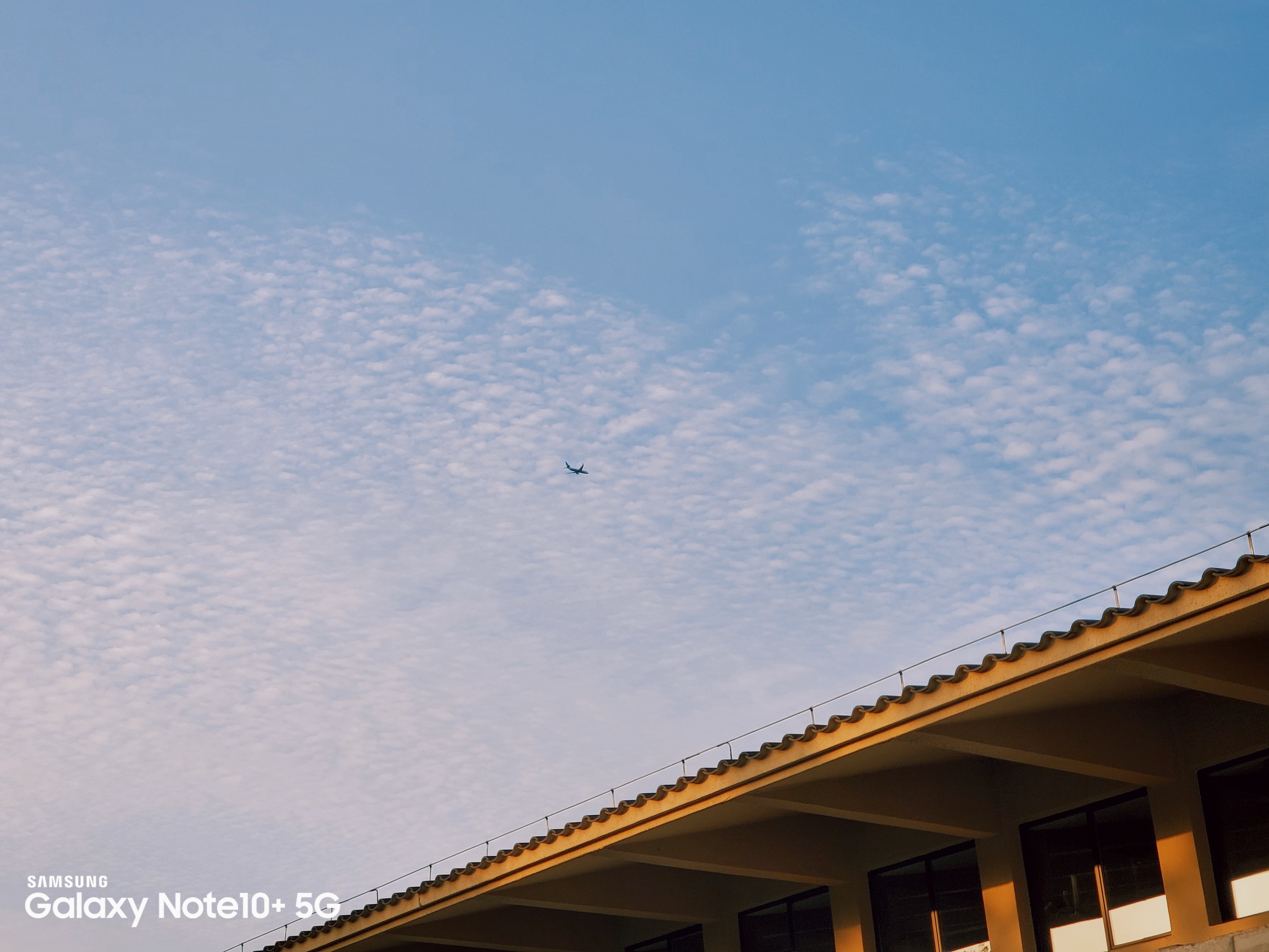 三星AI滤镜功能，不用徕卡相机，你的照片也能有德味