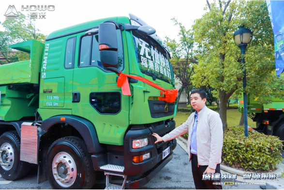 中國重汽第四代豪沃TX自動擋渣土車 開啟智慧城建新革命